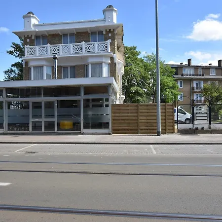 Former In The Centre And At 50 Metres From The In Panne Holiday home *
