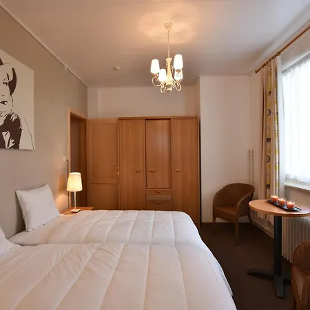 Former In The Centre And At 50 Metres From The In Panne Hébergement de vacances *