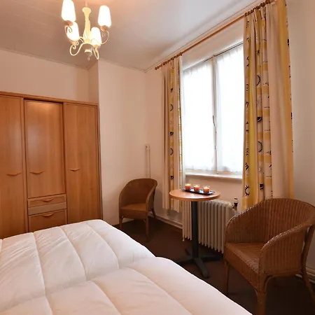 Former In The Centre And At 50 Metres From The In Panne Hébergement de vacances *