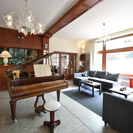 Former In The Centre And At 50 Metres From The In Panne Hébergement de vacances *