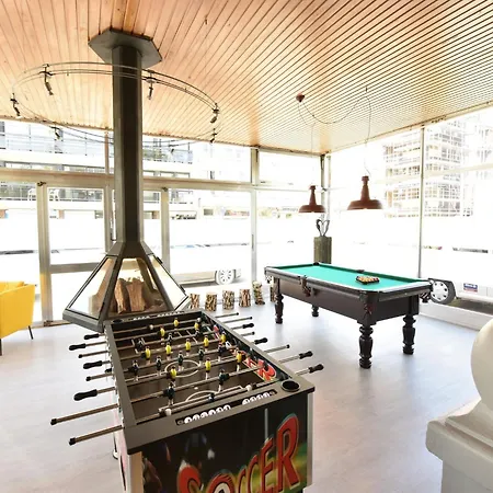 Former In The Centre And At 50 Metres From The In Panne * 德帕内