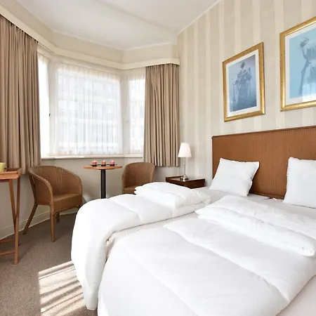 Former In The Centre And At 50 Metres From The In Panne Hébergement de vacances *